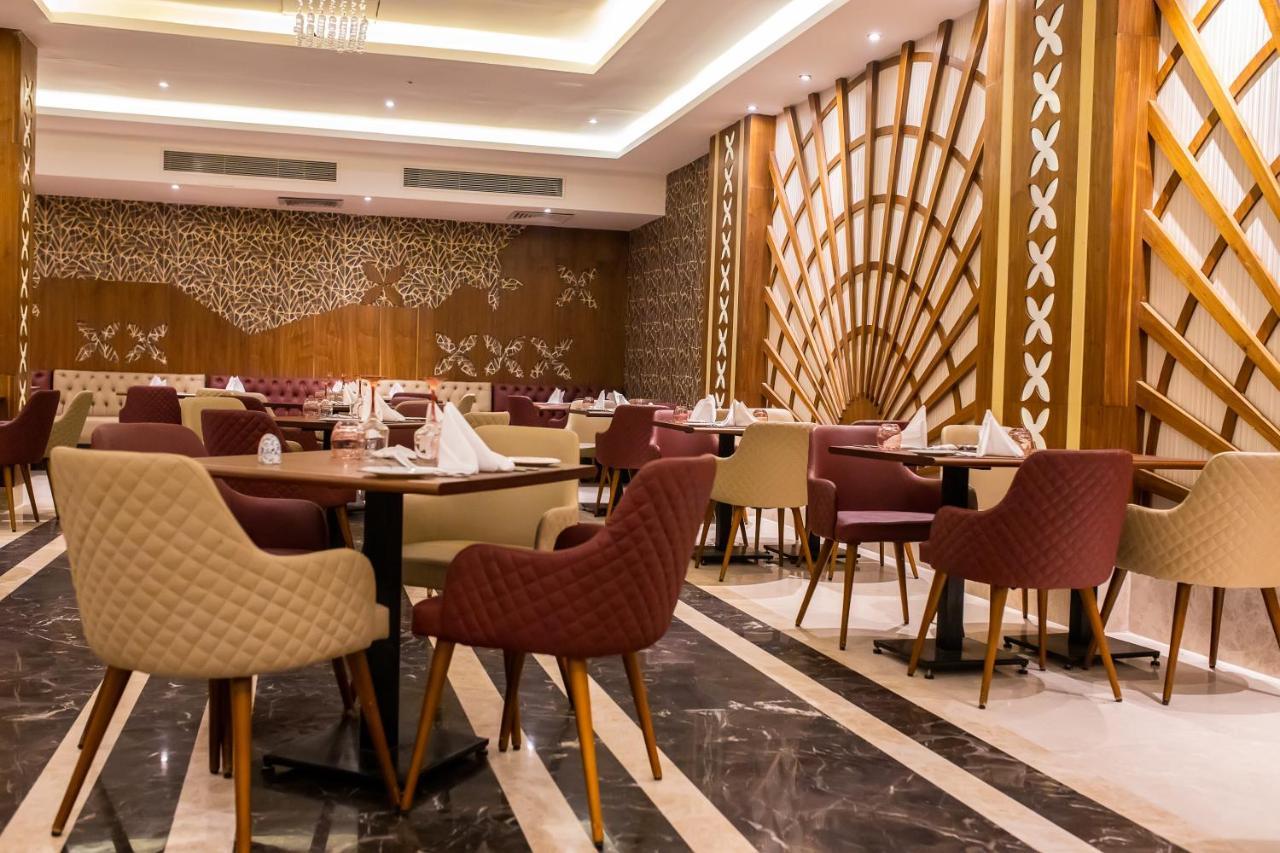 Bellagio Beach Resort&Spa Hurghada Esterno foto The interior of the restaurant