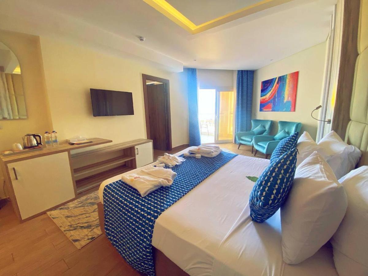 Bellagio Beach Resort&Spa Hurghada Esterno foto A room at the hotel