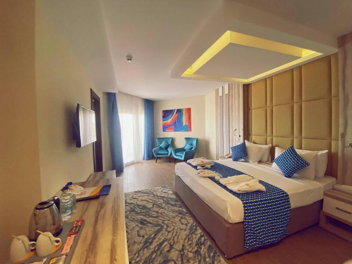 Bellagio Beach Resort&Spa Hurghada Esterno foto A room at the hotel