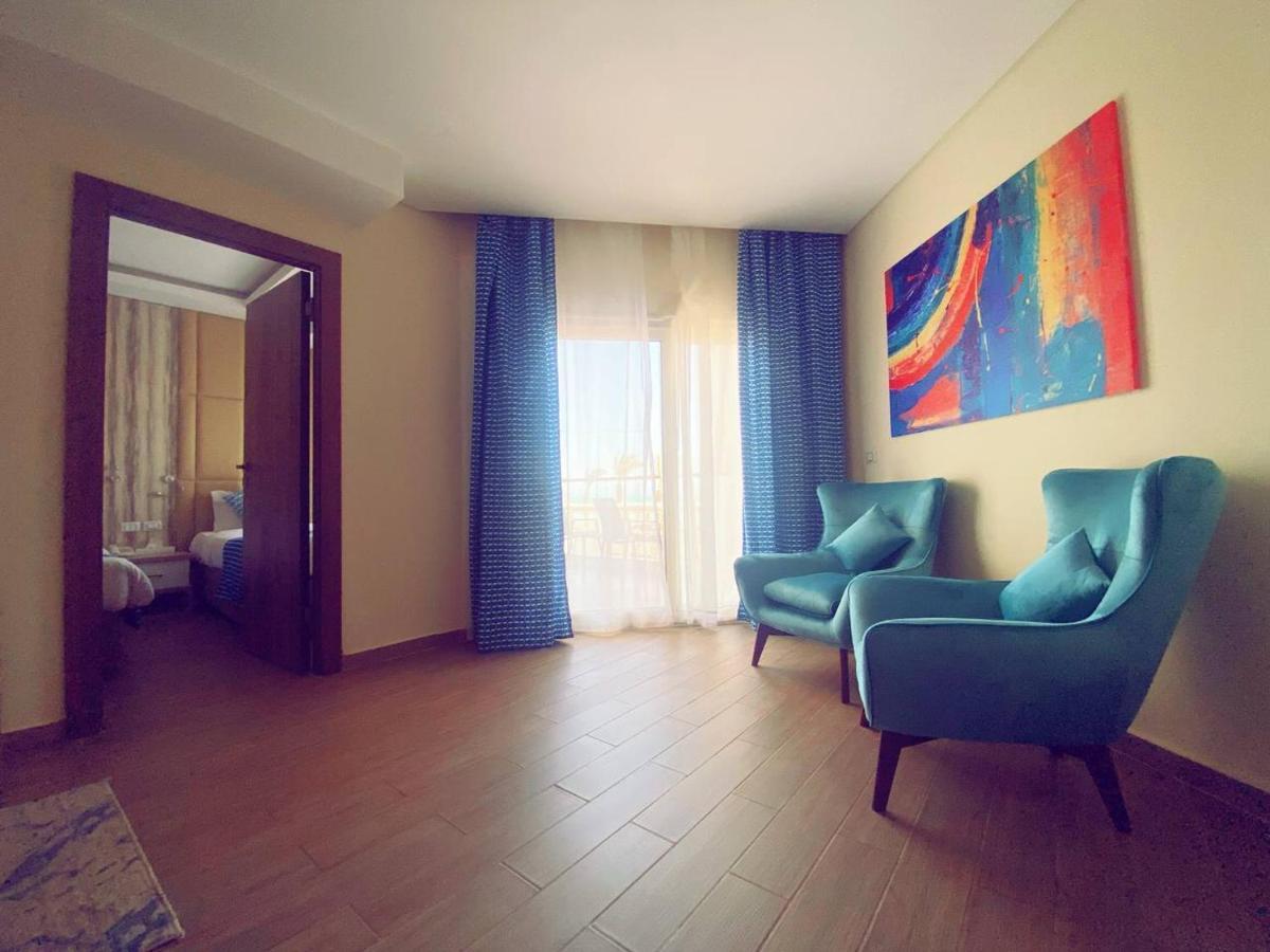 Bellagio Beach Resort&Spa Hurghada Esterno foto A room at the hotel