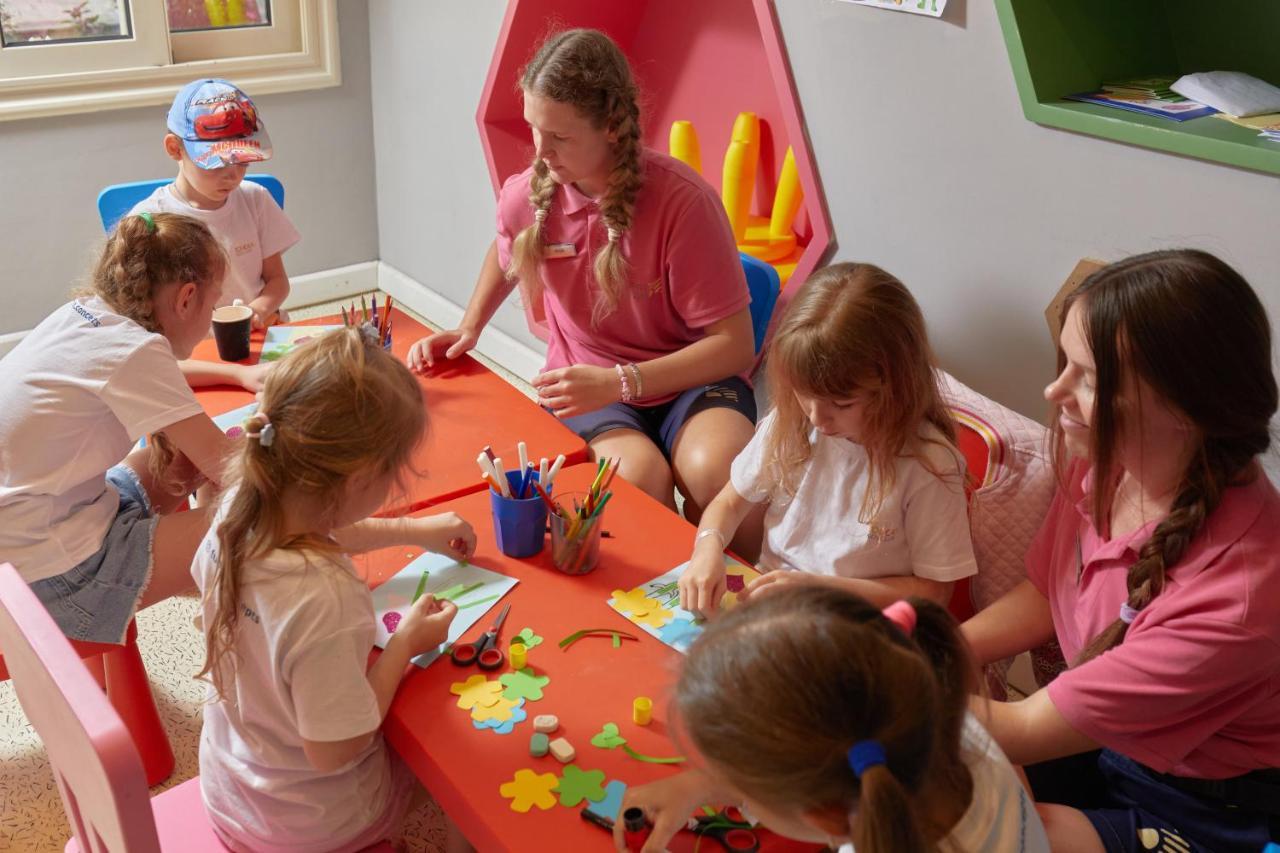 Bellagio Beach Resort&Spa Hurghada Esterno foto Children at a nursery